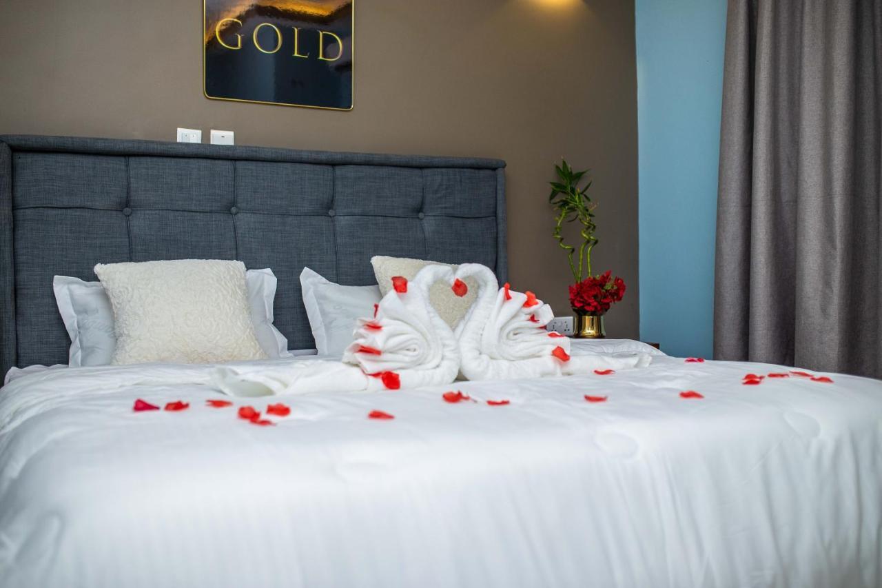 Piano & Gold Collections, Peduase Hotel Peduasi Kültér fotó