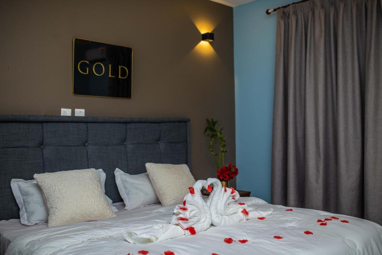 Piano & Gold Collections, Peduase Hotel Peduasi Kültér fotó